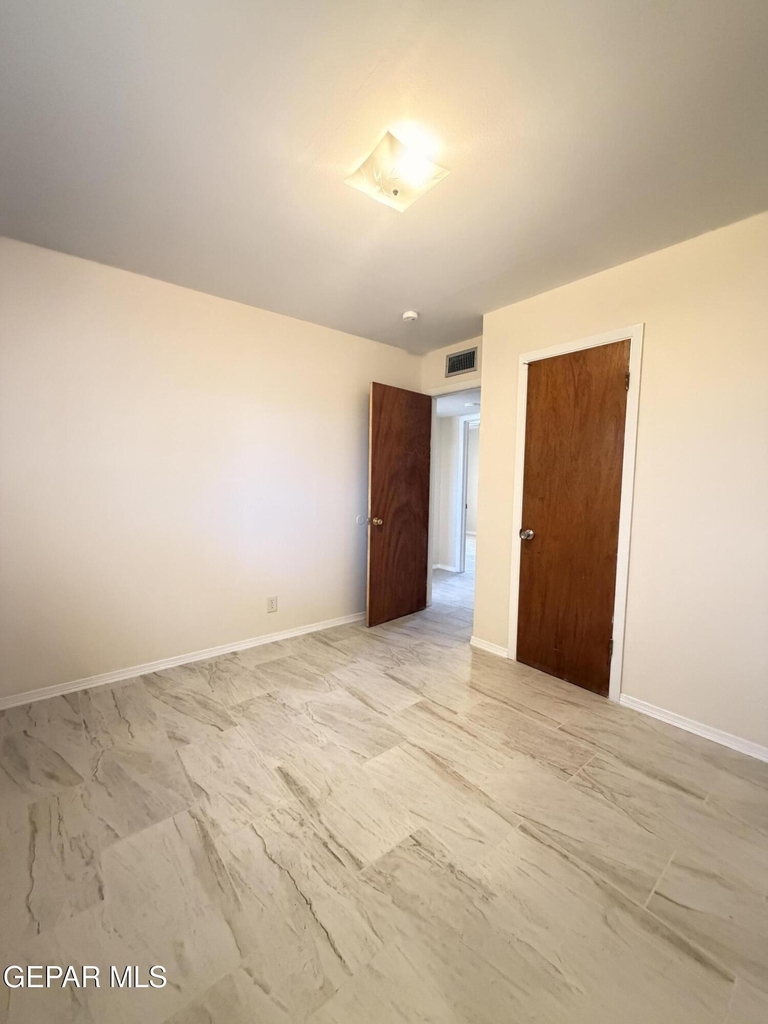 5726 Waycross Avenue - Photo 14