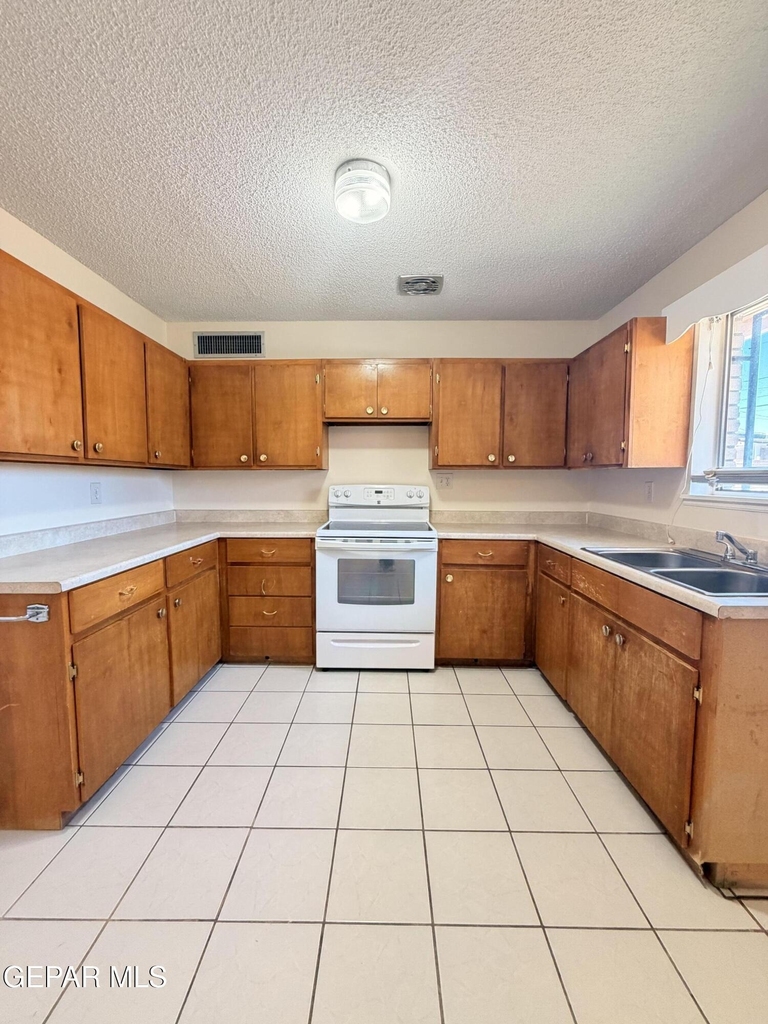 5726 Waycross Avenue - Photo 7