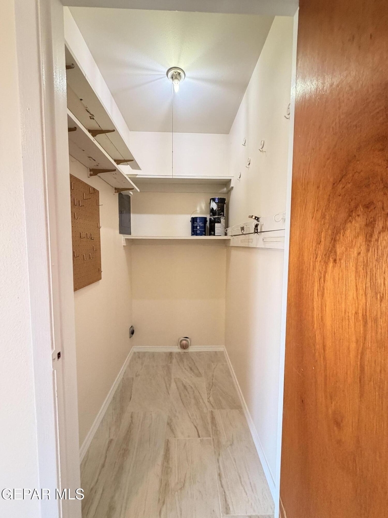 5726 Waycross Avenue - Photo 11