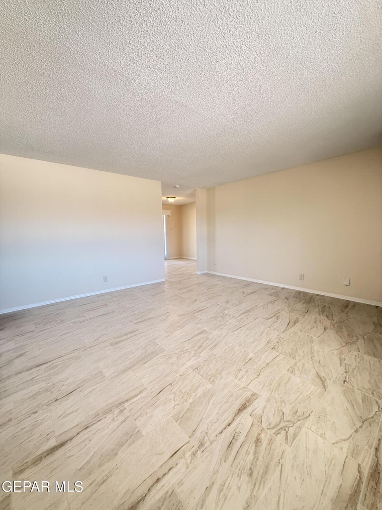 5726 Waycross Avenue - Photo 3