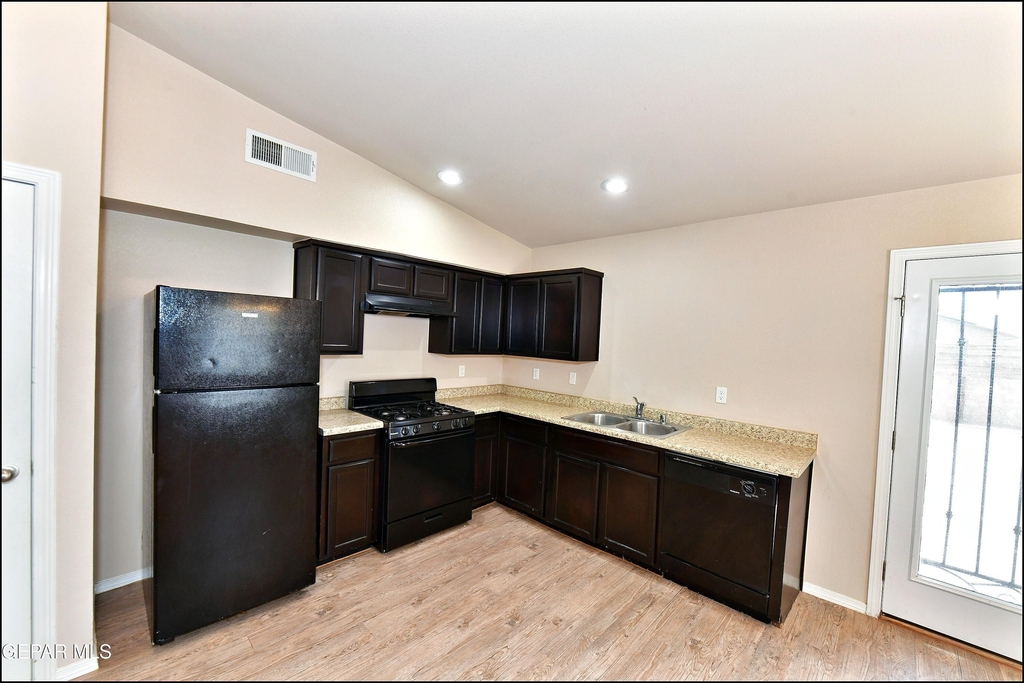 916 Villa Seca Drive - Photo 16
