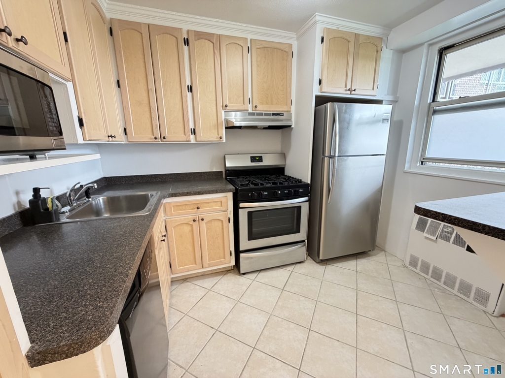 71 Strawberry Hill Avenue - Photo 8