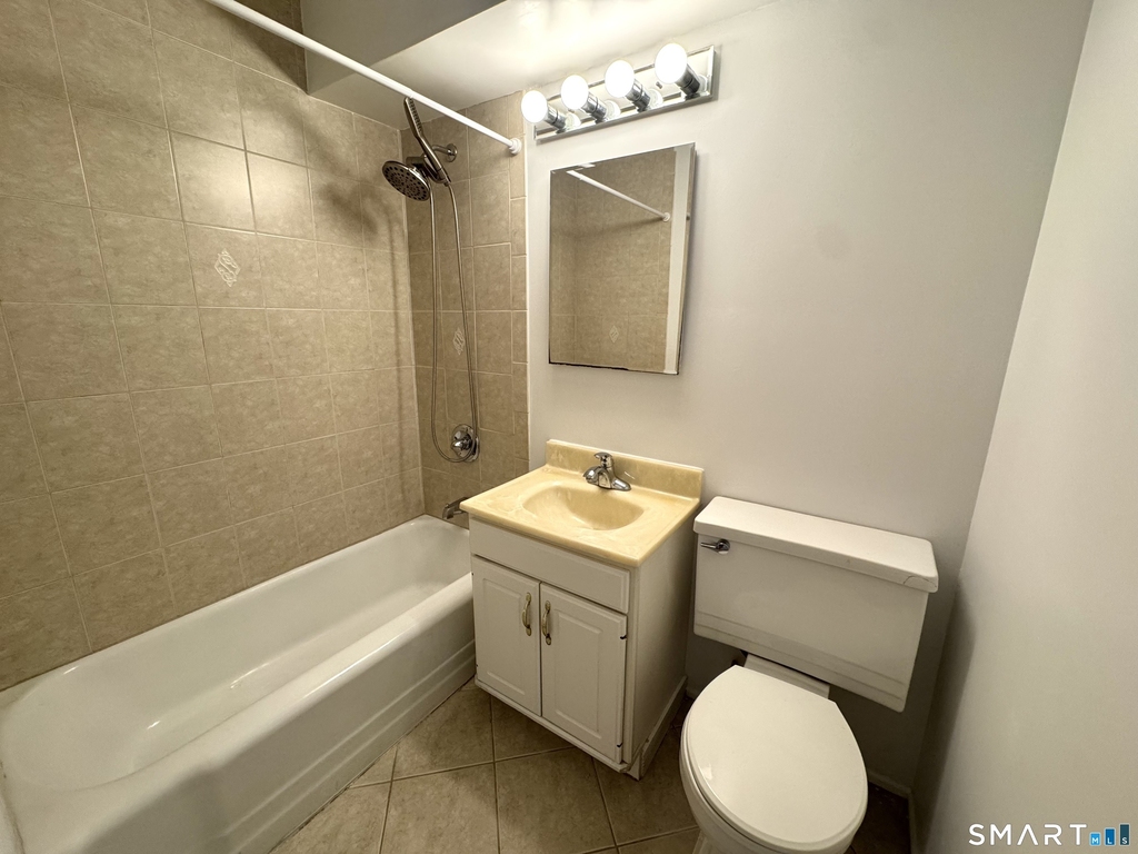 71 Strawberry Hill Avenue - Photo 2