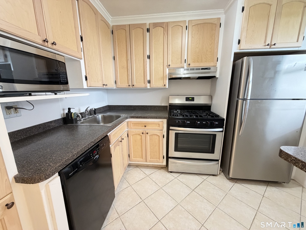 71 Strawberry Hill Avenue - Photo 7