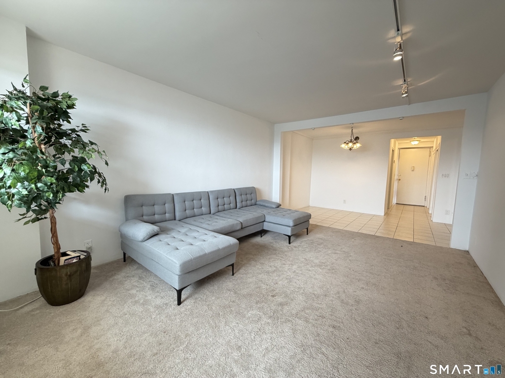 71 Strawberry Hill Avenue - Photo 5