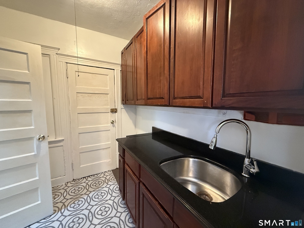 184 Fairview Street - Photo 4