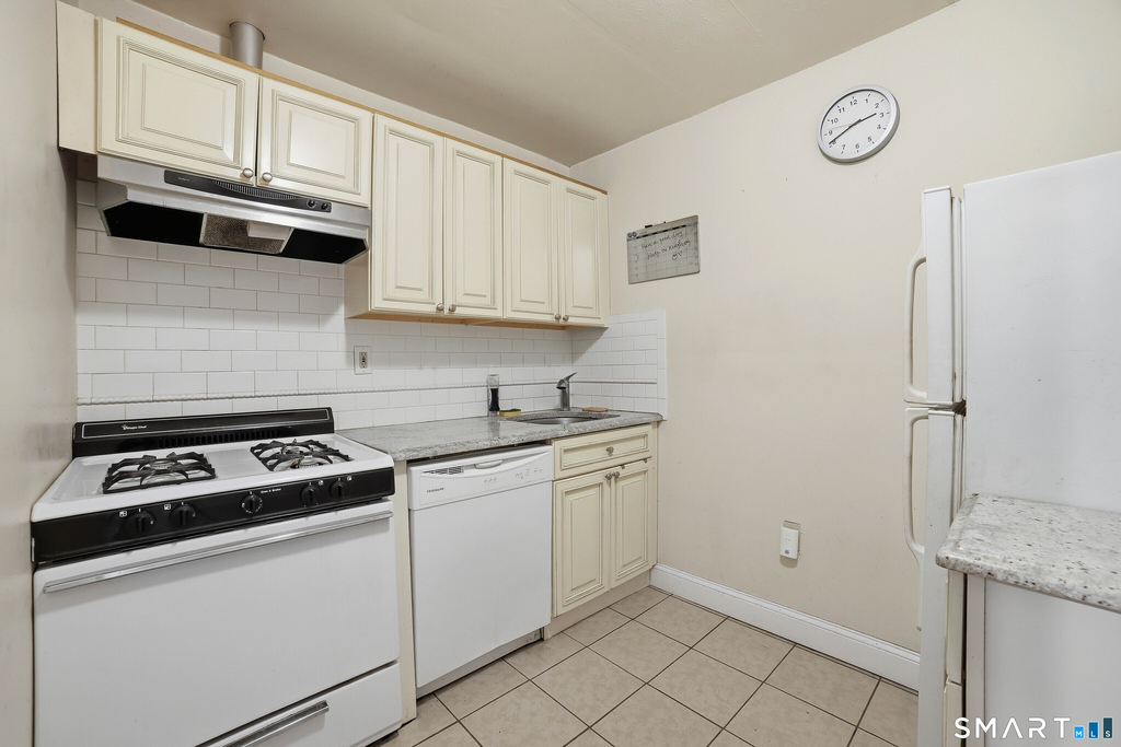 382 Whitney Avenue - Photo 12