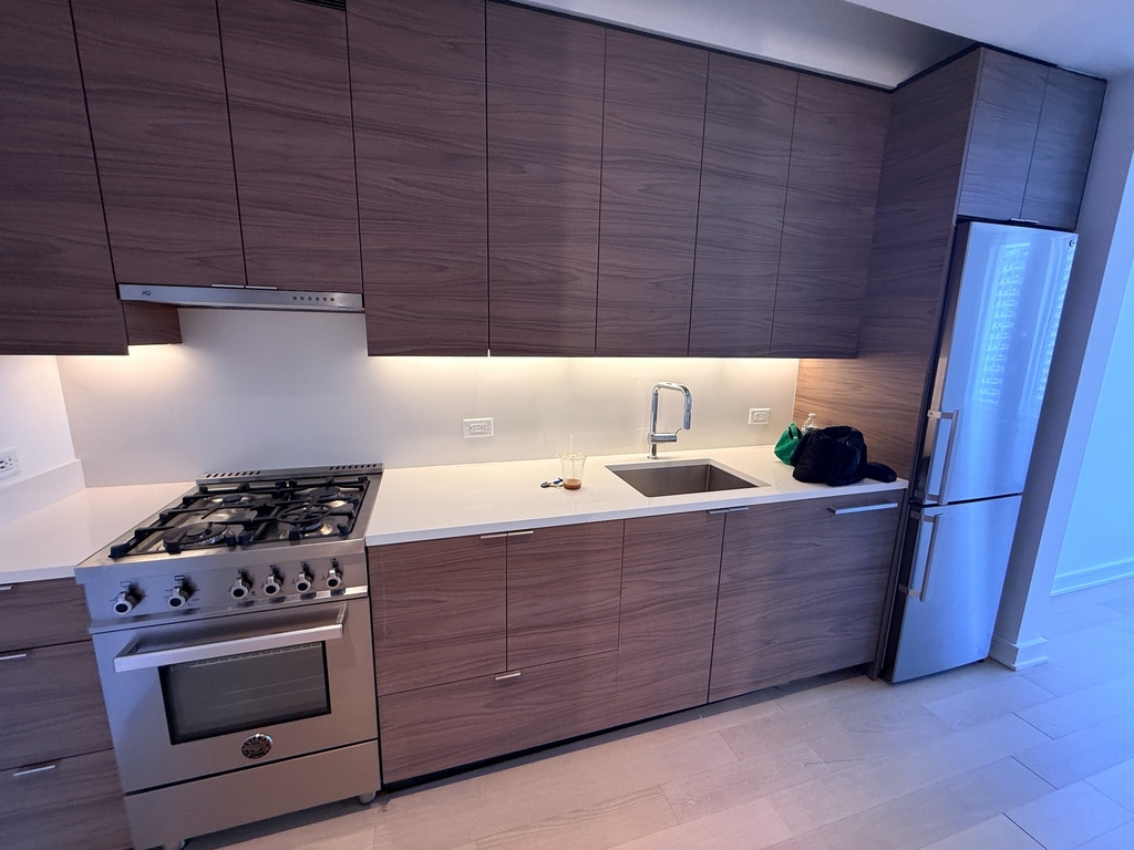 38th St & 11th Ave - Photo 6