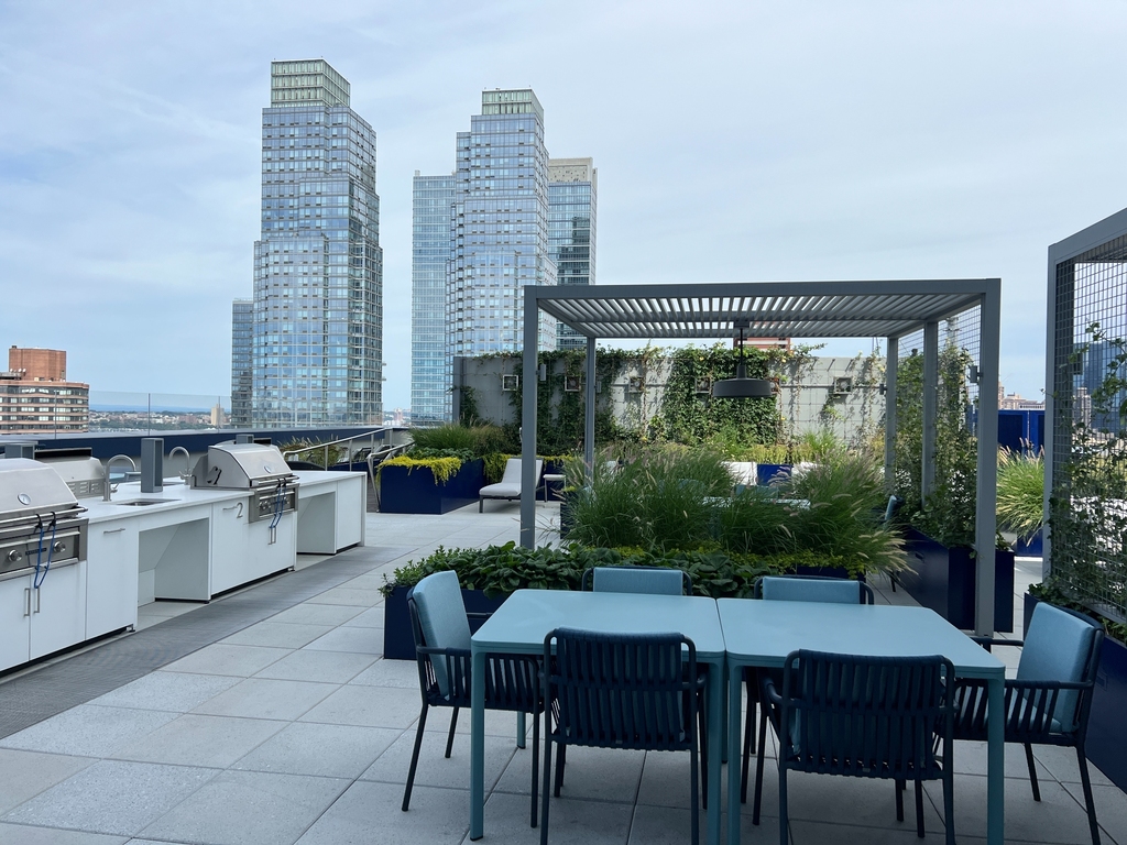 38th St & 11th Ave - Photo 11