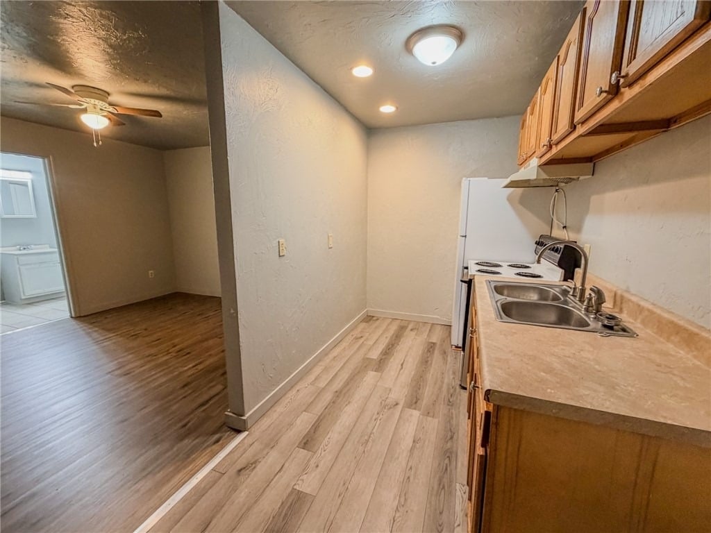 548 Hansen Ave - Photo 4