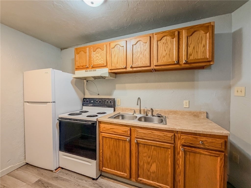 548 Hansen Ave - Photo 3