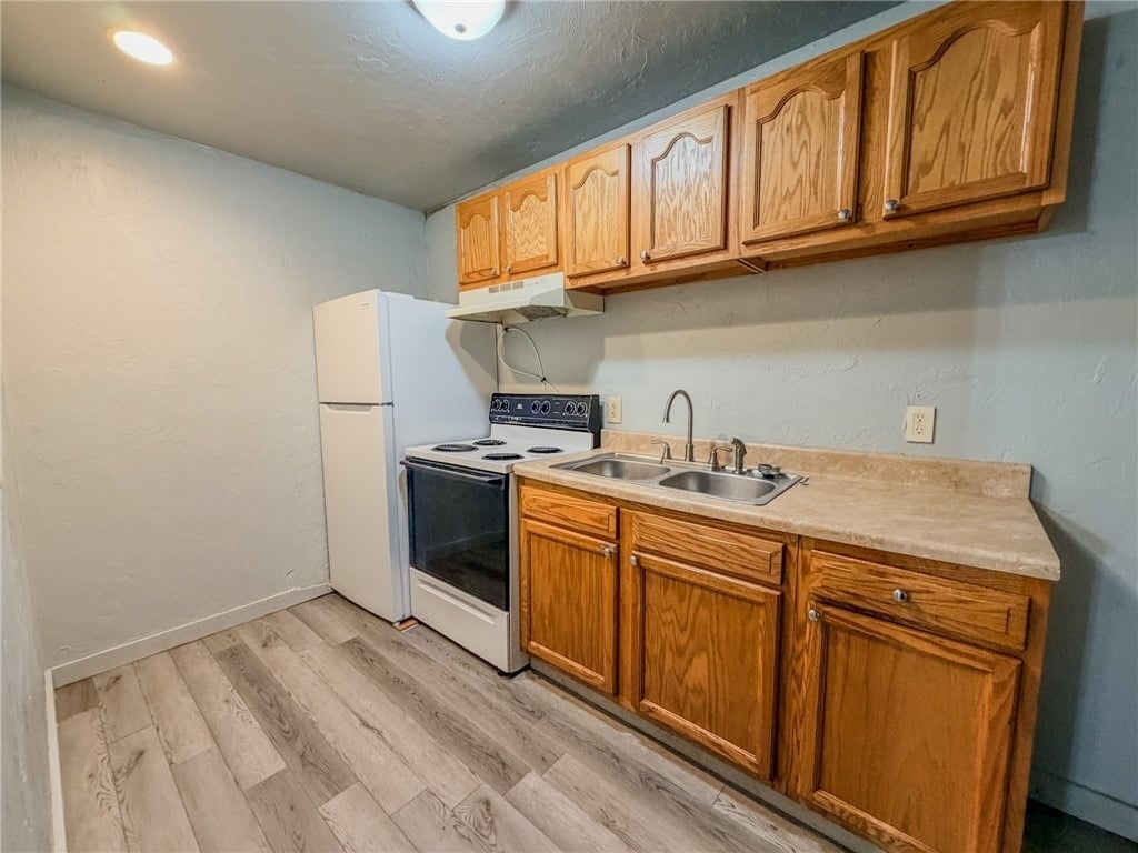 548 Hansen Ave - Photo 2