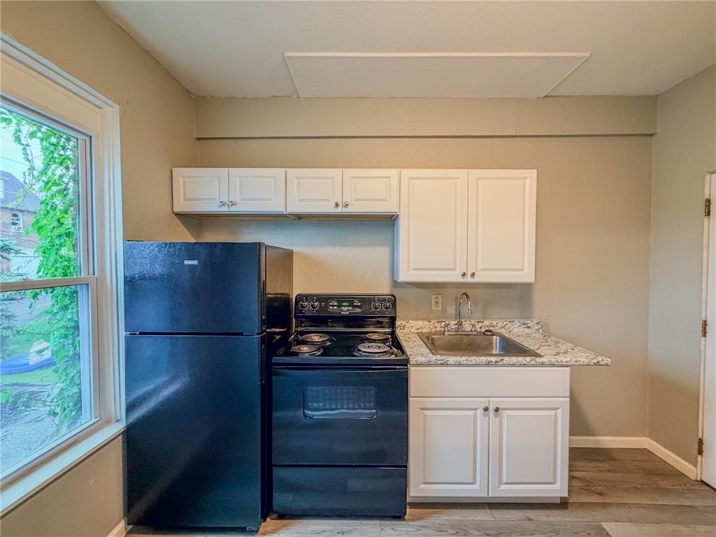 548 Hansen Ave - Photo 3