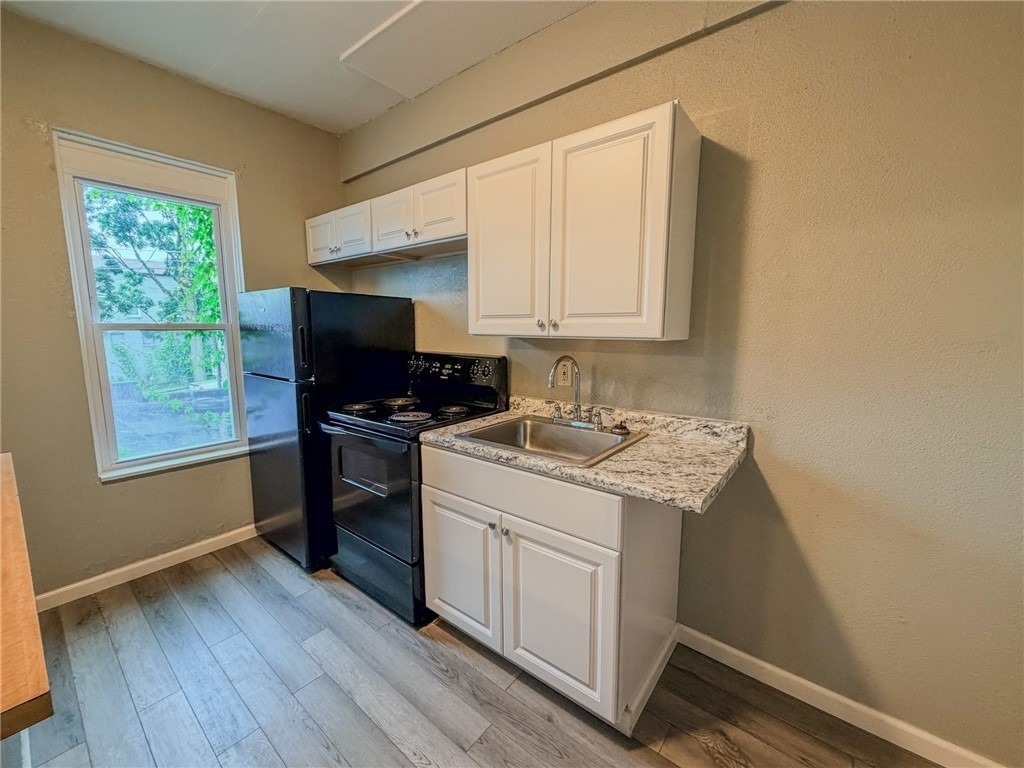 548 Hansen Ave - Photo 2