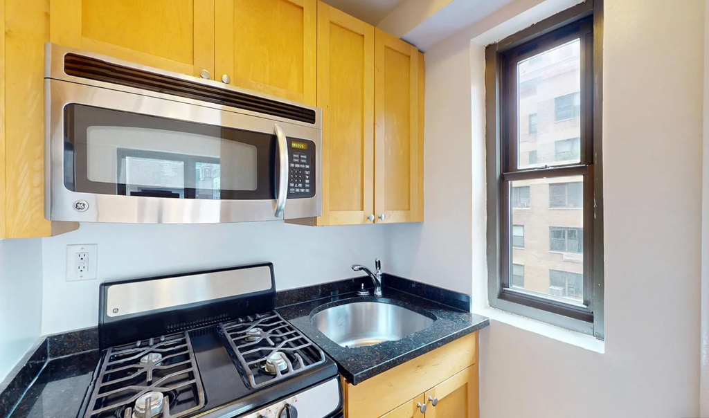 E 56TH & 1ST AVE - Photo 3