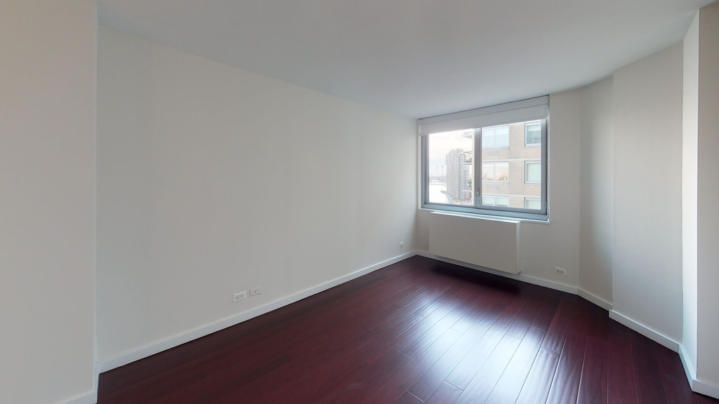 401 E 34th St - Photo 3