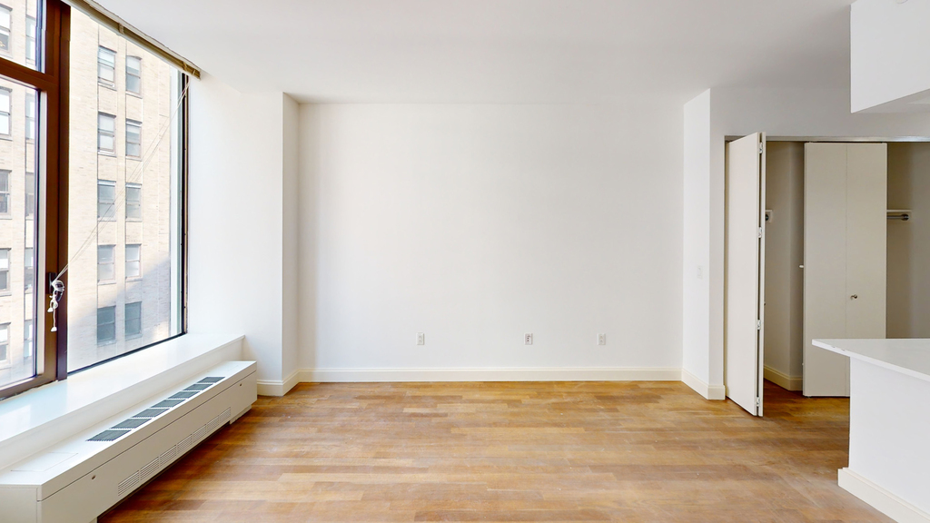 10 Hanover Square - Photo 2