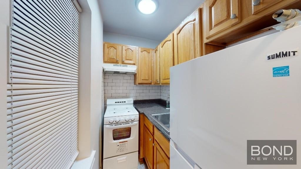 East 78th Street - Photo 4