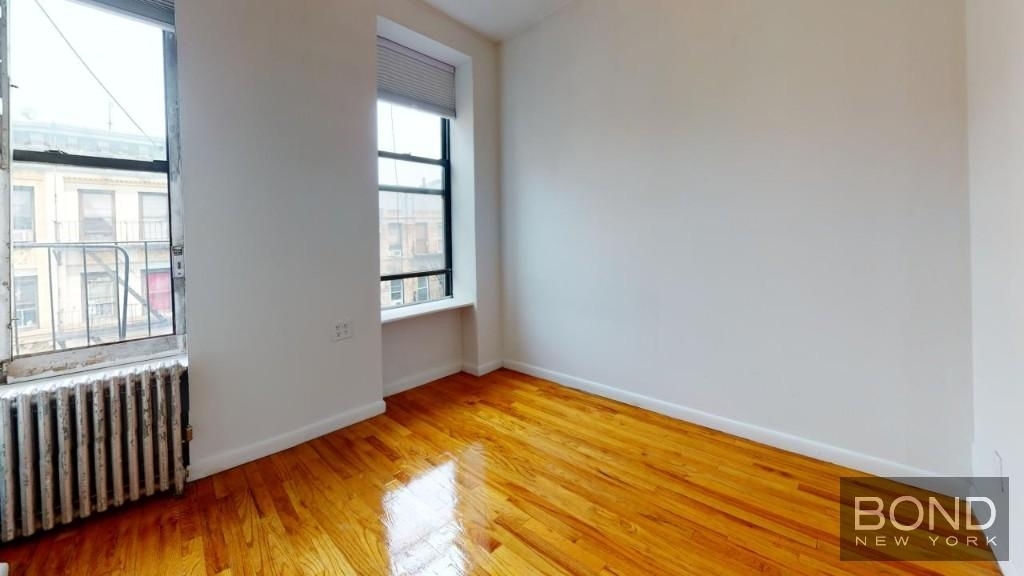 East 10th Street - Photo 8