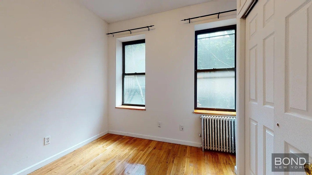East 10th Street - Photo 5