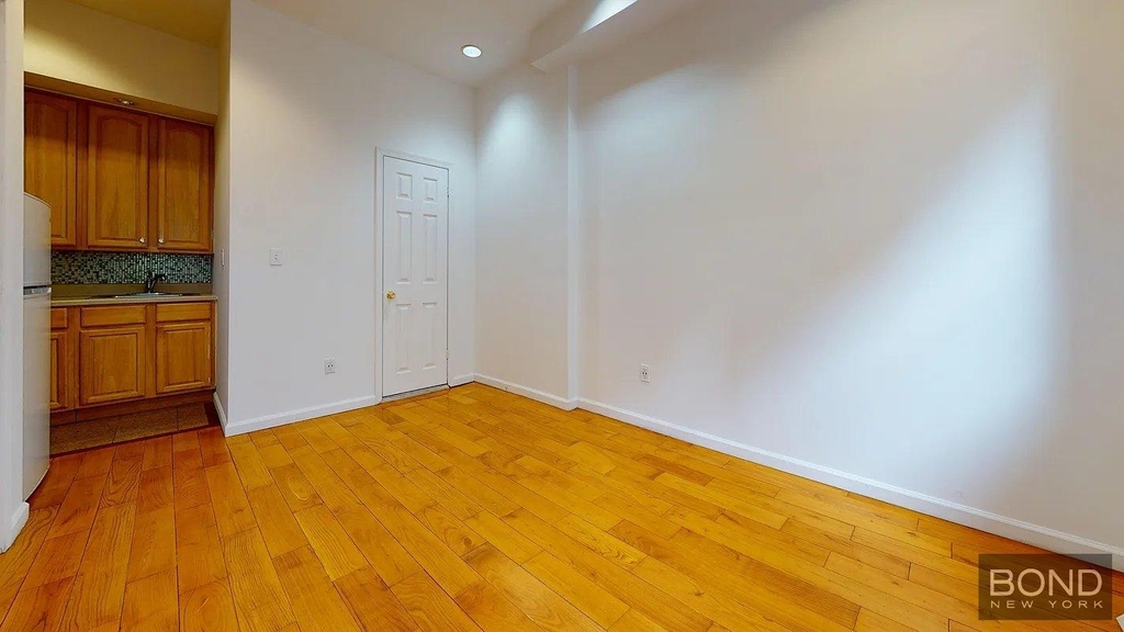 East 53rd Street - Photo 2