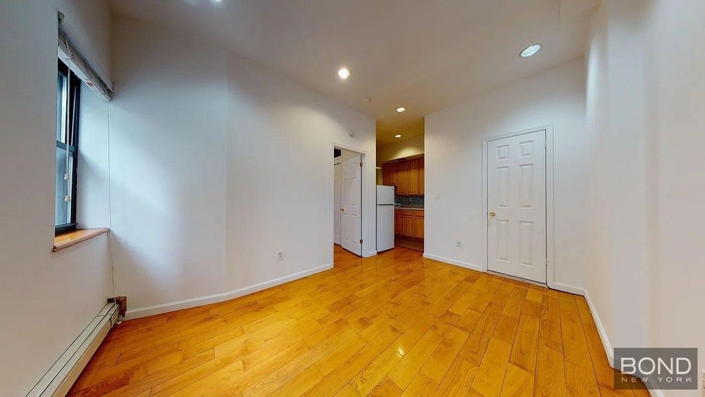 East 53rd Street - Photo 4