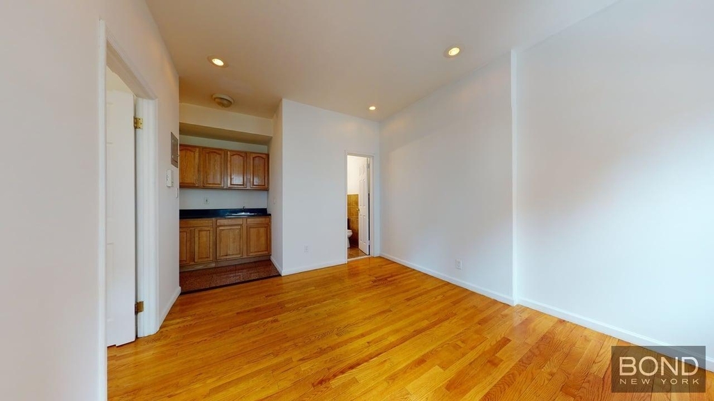 East 53rd Street - Photo 5