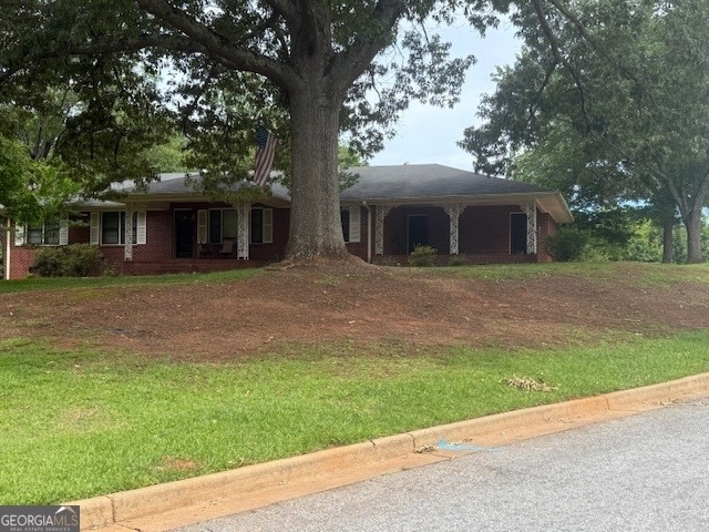 523 Parkdale Drive - Photo 0