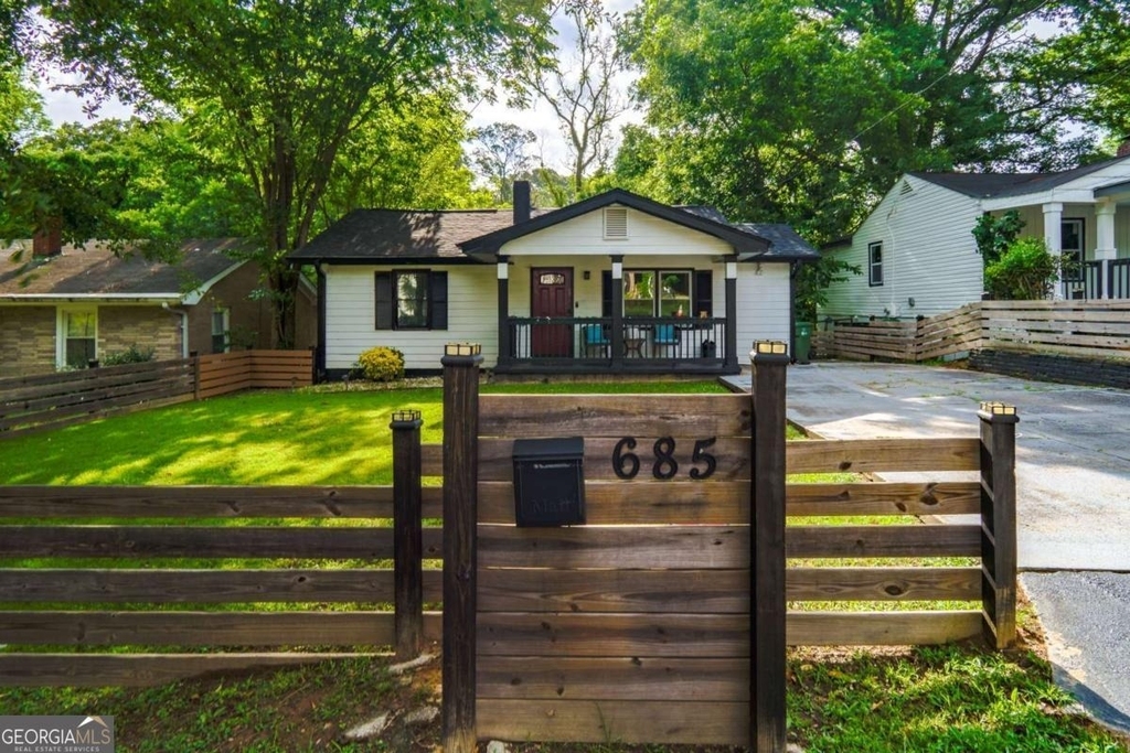 685 Cedar Avenue Nw - Photo 2