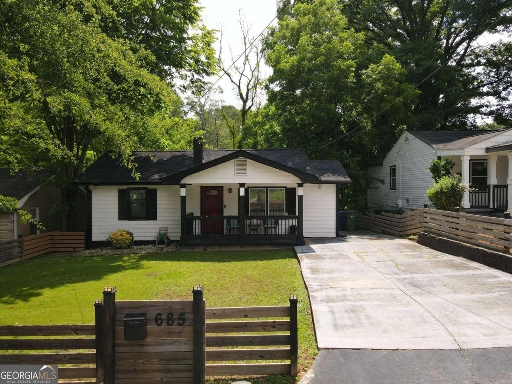 685 Cedar Avenue Nw - Photo 1
