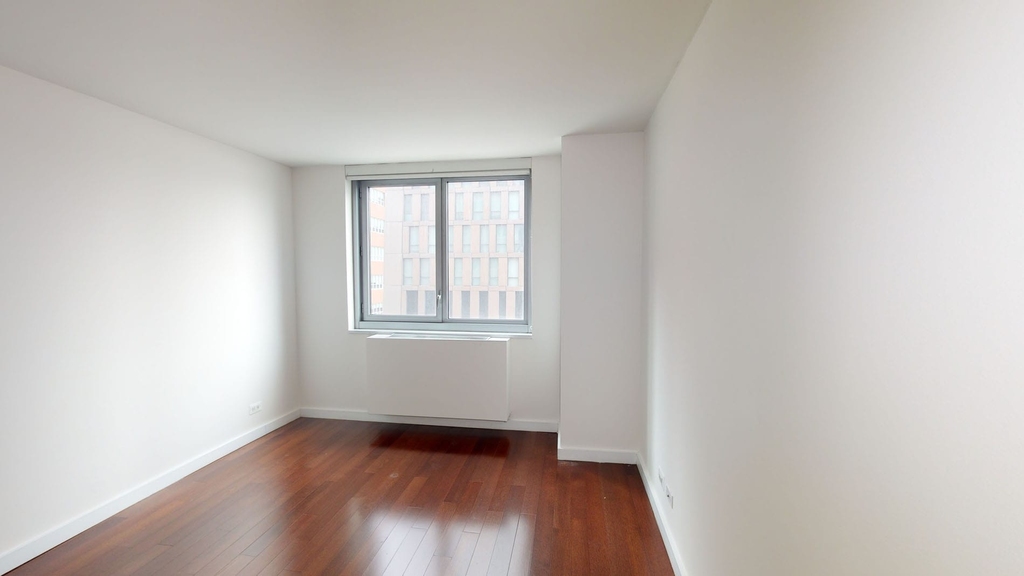 401 E 34th St - Photo 4
