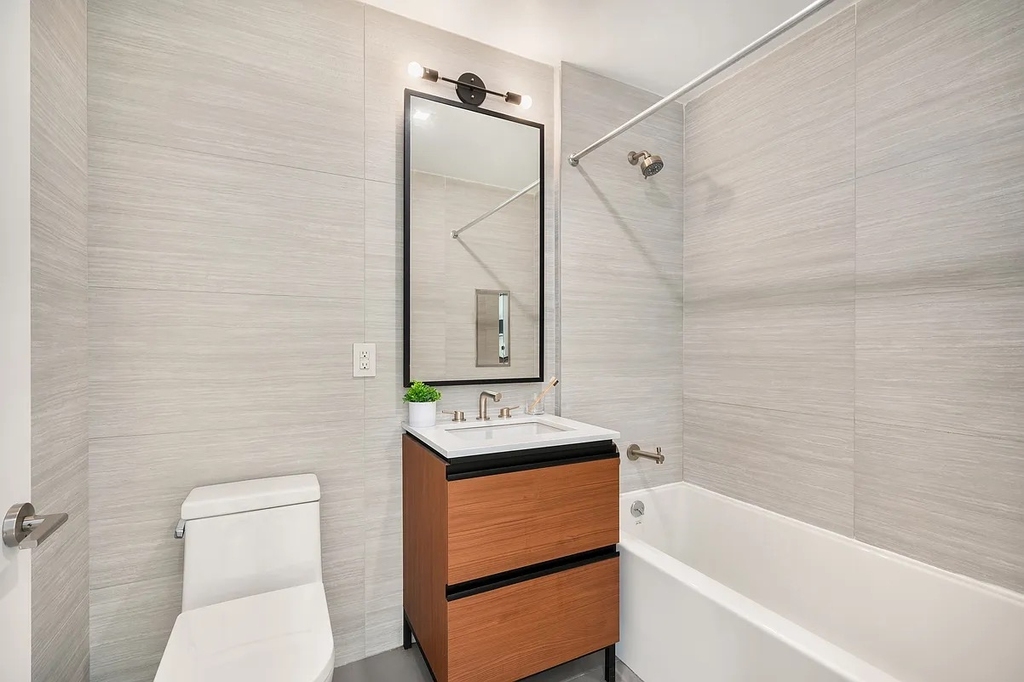 123 Linden Boulevard - Photo 3