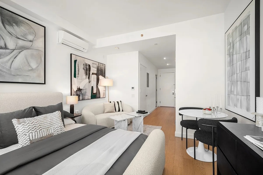 123 Linden Boulevard - Photo 1