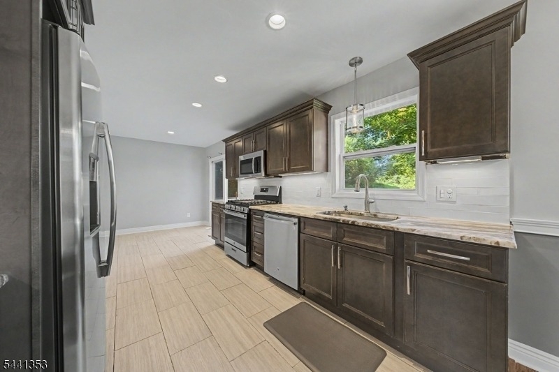 4 Michael Ct - Photo 15