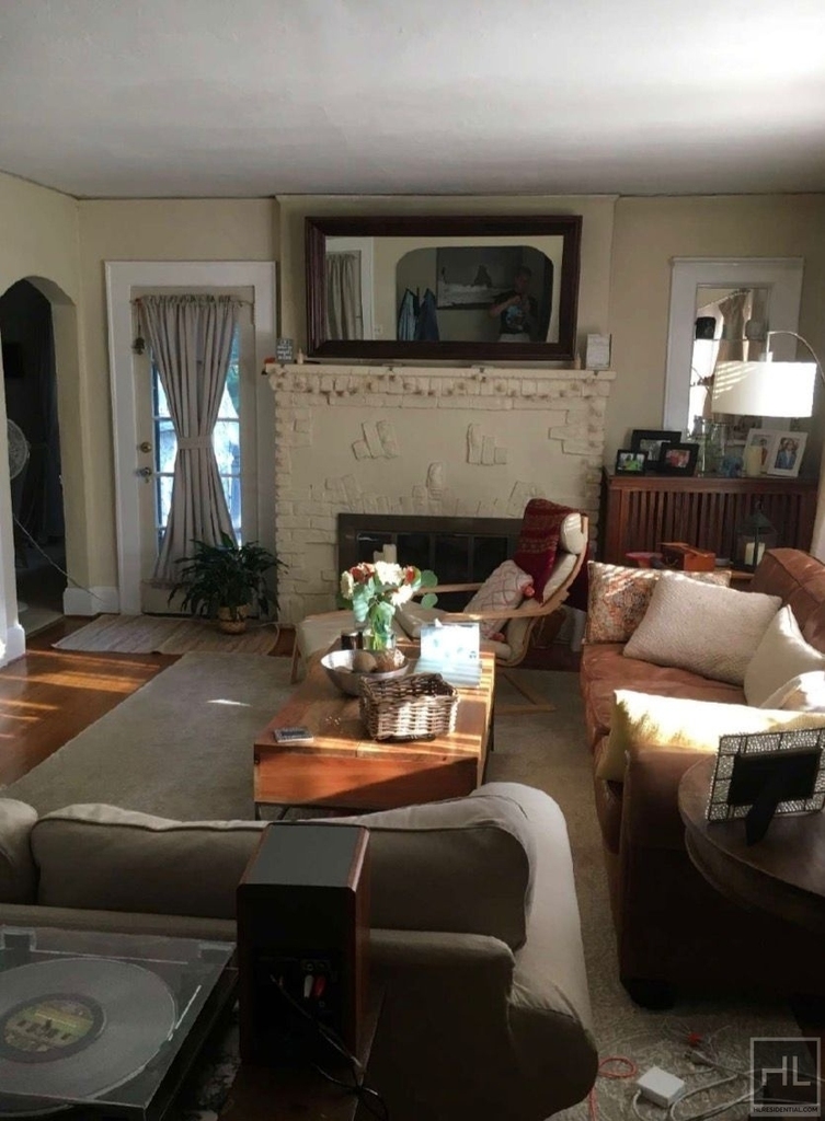 100 Davis Avenue - Photo 0