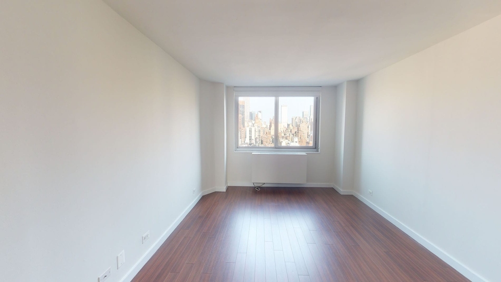 401 E 34th St - Photo 4