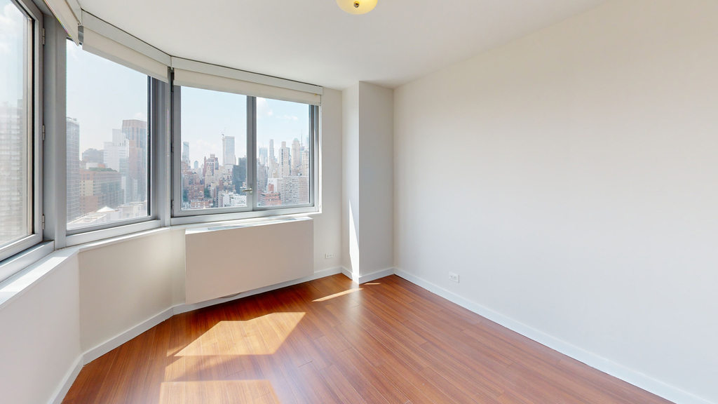 401 E 34th St - Photo 4