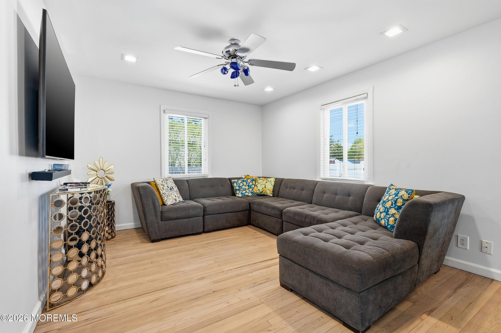 970 Van Court Avenue - Photo 8