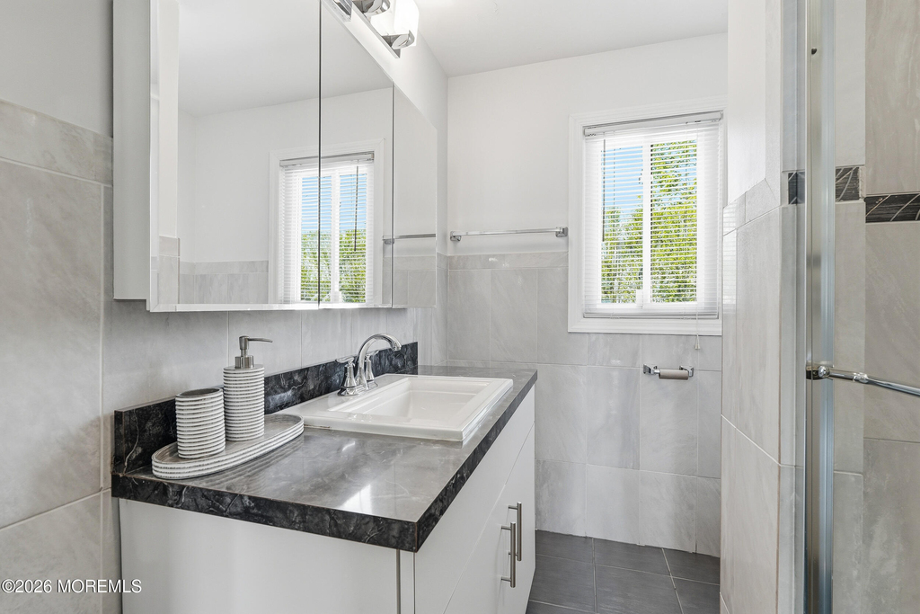 970 Van Court Avenue - Photo 17