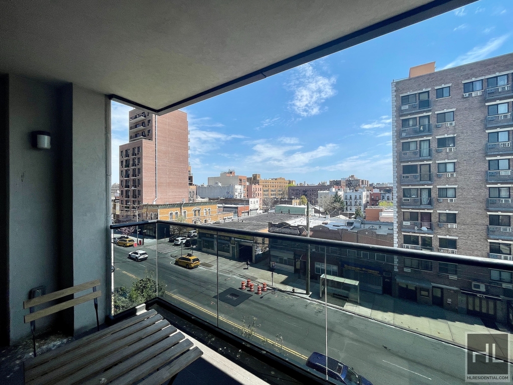 21 Street - Photo 6