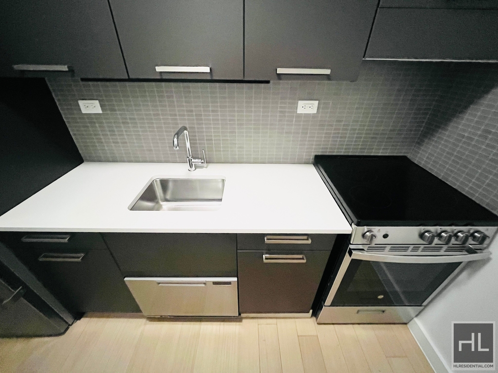 East 39th Street - Photo 1