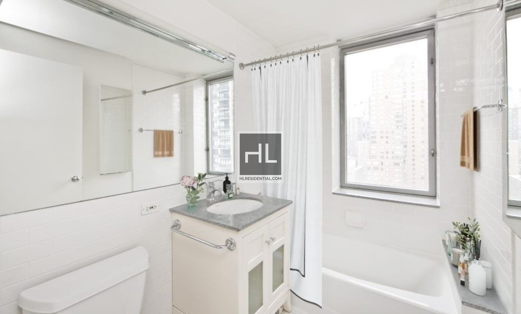West 47th Street - Photo 3