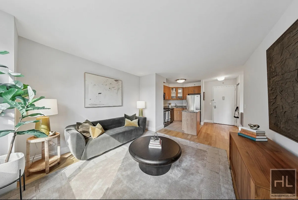 6th Avenue - Photo 2