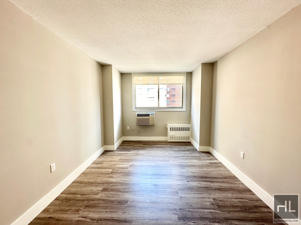 Second Avenue - Photo 1