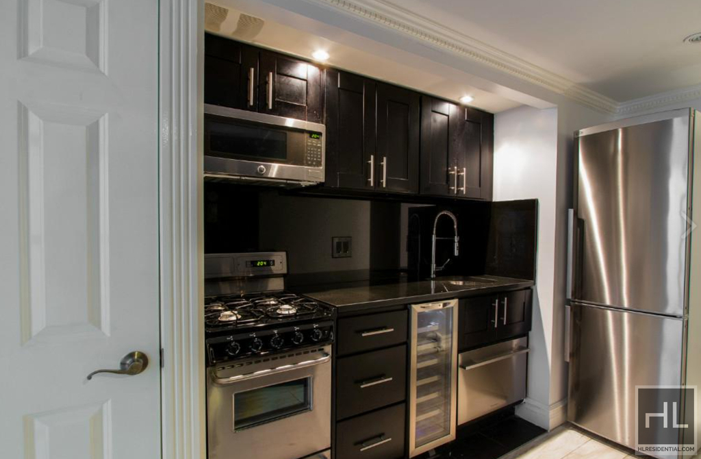West 53 Street - Photo 3