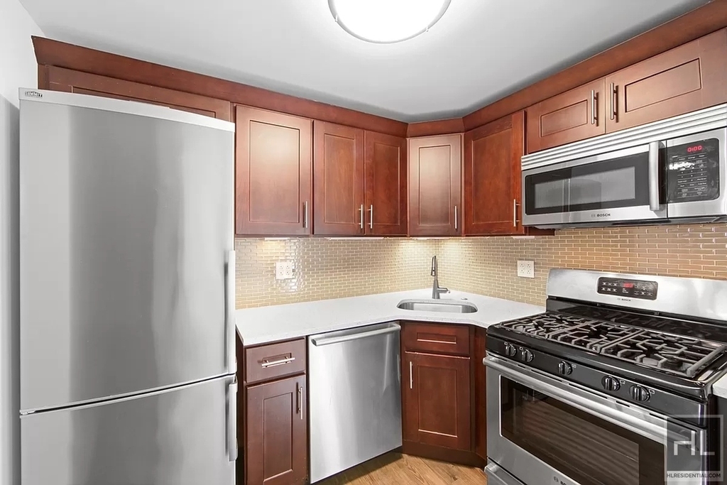 East 91st Street - Photo 0