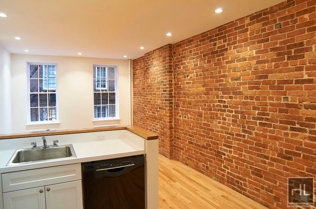 East 81st Street - Photo 2