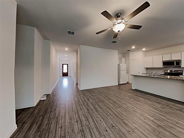 629 Fitzroy Lane - Photo 2