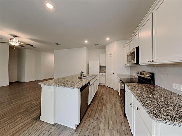629 Fitzroy Lane - Photo 4