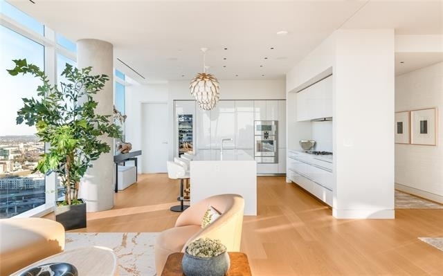 1747 Leonard Street - Photo 8